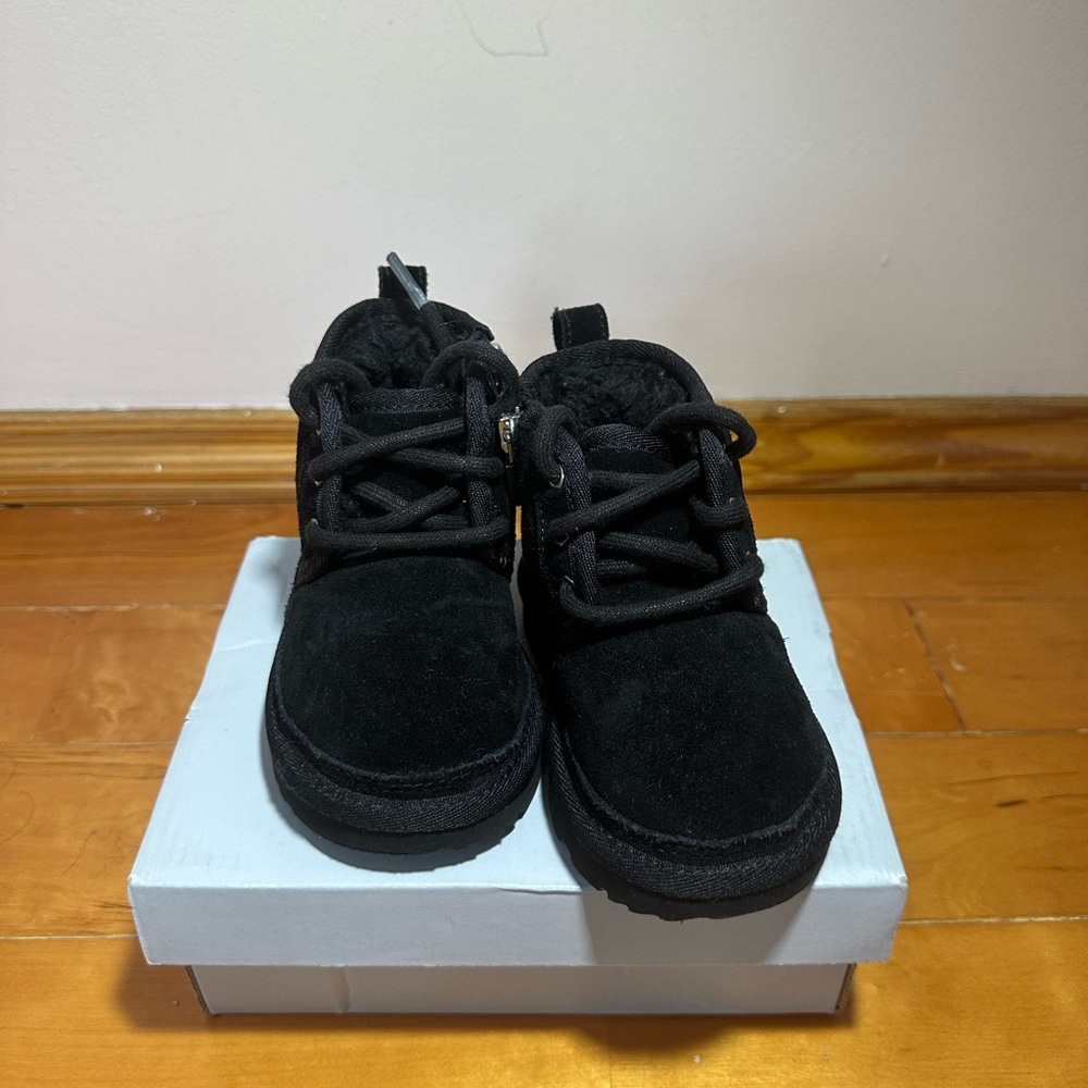 UGG Neumel II Boot (6C)   Brand New Out The Box